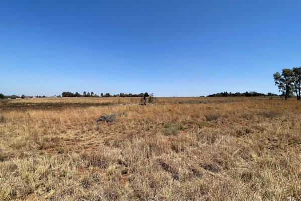 10.6 HA vacant farm land located on a tarred road with easy access to Johannesburg onramp. This land is flat, perfect for livestock or ...