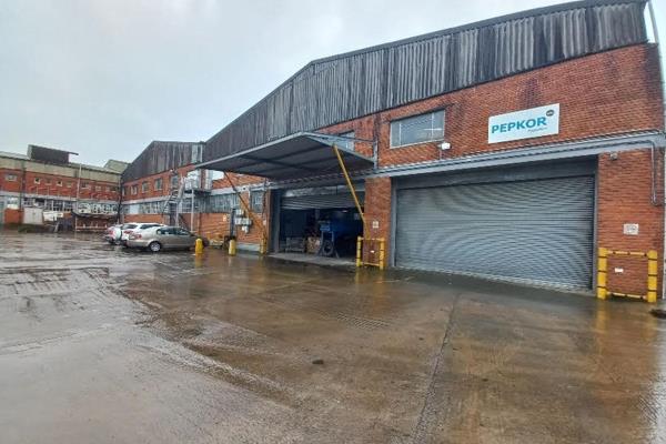 Large neat warehouse to let in Wilsonia suited to a national or larger business. This property includes two large warehouse sections ...