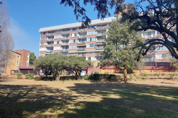 Pet friendly for cats only, by approval.
Situated within close proximity to TUKS (5km), main roads, highways, schools, medical and ...