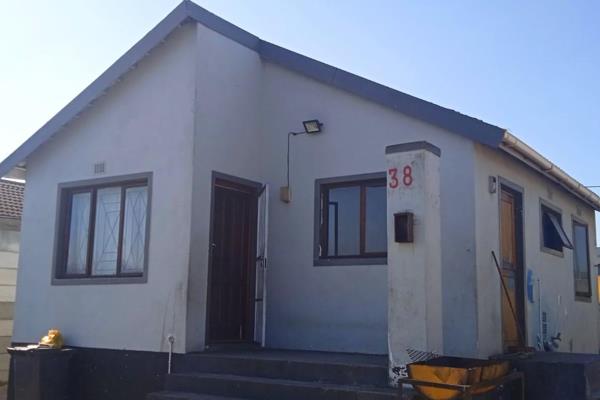 ****Exclusive Mandate**** 
  
This 2-bedroom property is situated in the well-known neighbourhood of Bishop Lavis. The property boasts ...