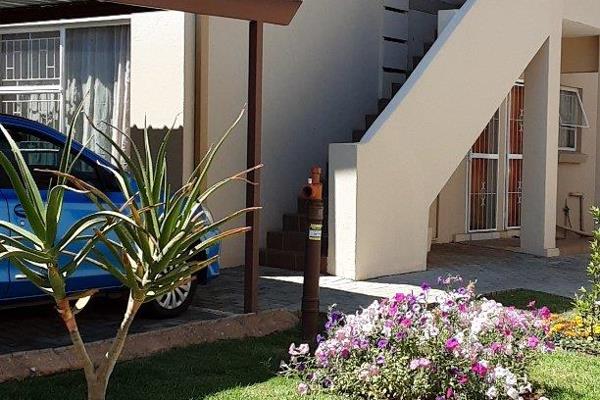 1 Bedroom Ground Floor Apartment Available in Garsfontein, Pretoria East  @ R 6 950 P/M 

Call or WhatsApp

Perfect 1 bedroom unit for young or elderly couples. Very safe, quite and clean complex. The complex consists out ...