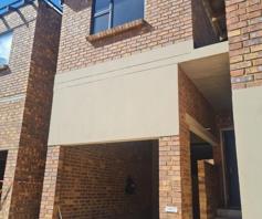 Townhouse for sale in Die Heuwel Ext 2