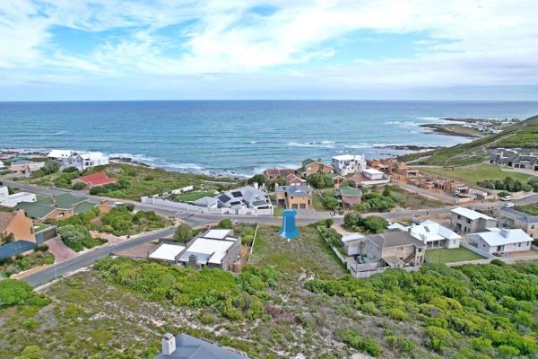 Situated on the sought-after Oceanview Drive in Struisbaai, this vacant stand offers an ...