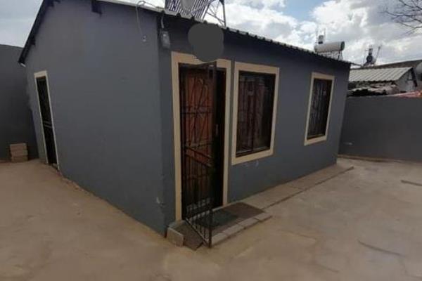 Two room RDP house for sale in Ivory Park 

The property has fitted open plan kitchen, and dining room 
Full bathroom 
Plus four ...