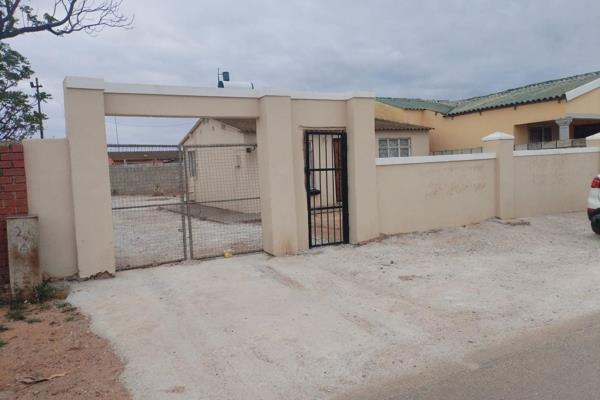 Lovely 2-bedroom home with spacious lounge, kitchen, and massive yard for future building extensions. 

This property also has an ...