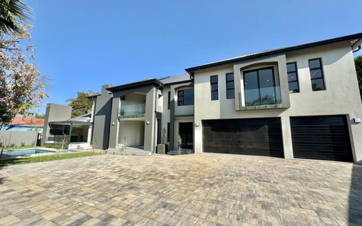 5 Bedroom House for sale in Silver Lakes Golf Estate