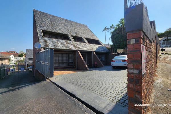 Legacy Real Estate Group presents a Free-Standing house in Asherville, Durban. Brightness and massive airy spaces welcome with family ...