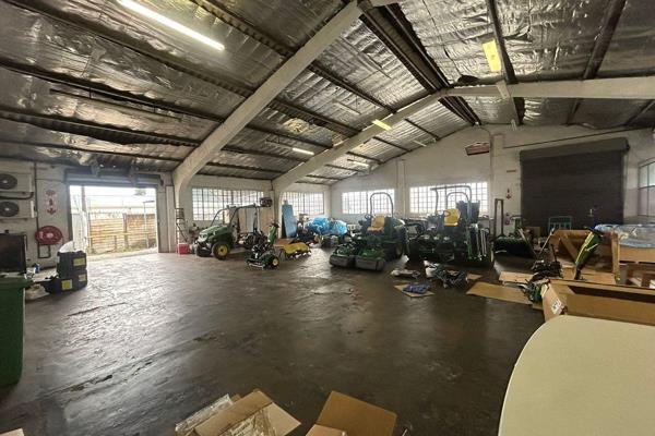 This versatile warehouse is available to let in the bustling industrial hub of Pinetown. The unit features 100m&#178; of exclusive yard ...