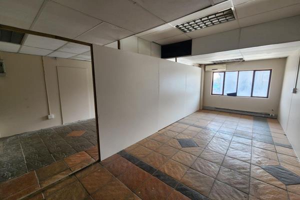 This 42 square meter office offers a flexible workspace ideal for businesses of various sizes. With an open-plan layout, the space can ...