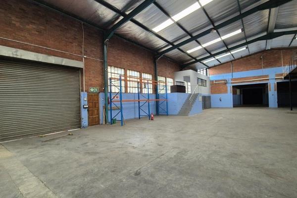 This expansive 3155m&#178; warehouse, located in Springfield&#39;s bustling industrial ...