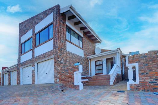 3 Bedroom Townhouse for sale in Hartenbos Central