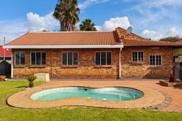 Discover the ultimate in family living just 35 kilometers from Pretoria in the small town of Rayton, which offers essential amenities ...