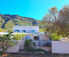 Townhouse for sale in Kleinmond Central