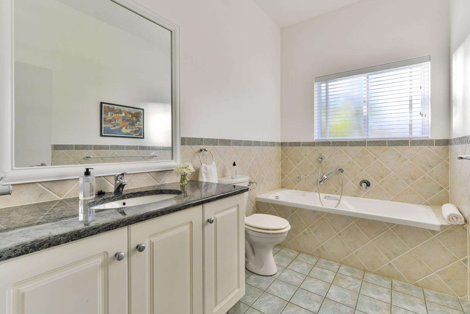 Photo of 3 Bedroom House to rent in Upper Robberg