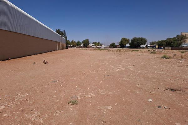 This 4443 m&#178; erf is perfectly situated right in the middle of the old industrial area in Upington.  It is a level piece of land ...