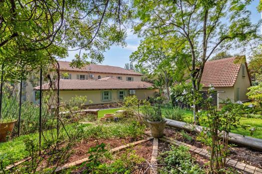 4 Bedroom House for sale in Fourways Gardens