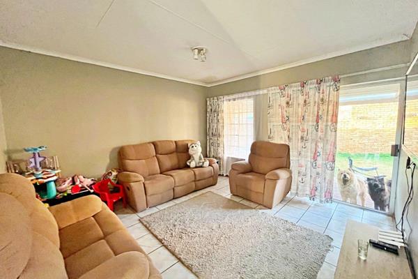 For Sale: Charming Townhouse in Die Hoewes, Centurion!

Discover your dream home in this spacious townhouse, perfectly situated in ...