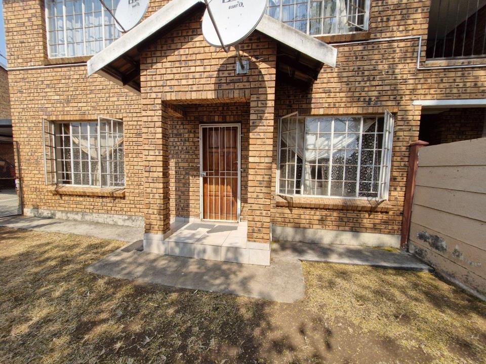 2 Bedroom Apartment / flat for sale in Rustenburg Central - P24-114725384