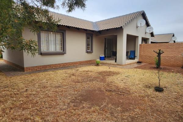 This Gem of a townhouse is situated in the very sought after Mooikloof Ridge Estate. This property offers you a very nice open plan ...