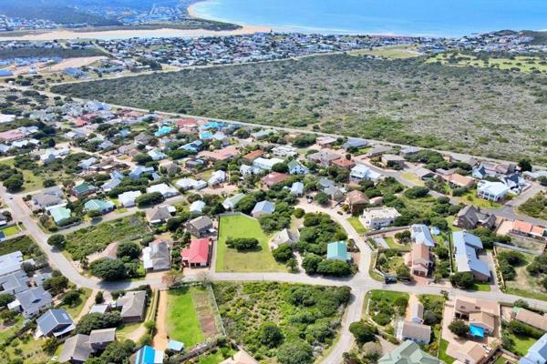 Nestled in the heart of Stilbaai Wes, this exceptional 925m&#178; panhandle plot offers ...