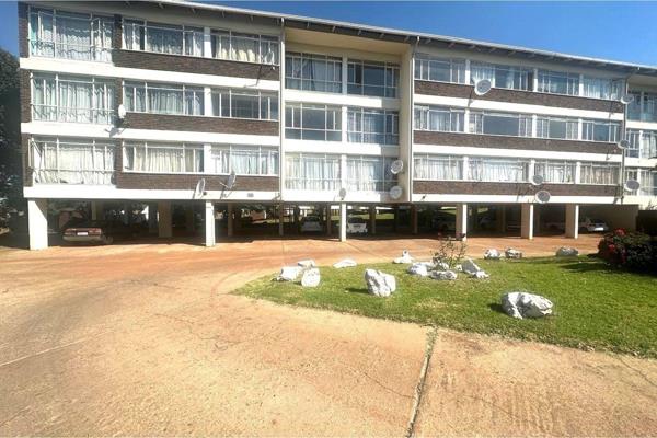 Welcome to this charming 1-bedroom apartment located in the heart of Rhodesfield Ext 1, Gauteng. Perfectly situated at 3 Western Road ...