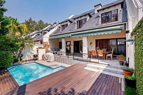 200 Metres from Michael Mount and Bryanston Parallel Medium schools! Super-spacious ...