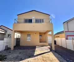 House for sale in Strandfontein