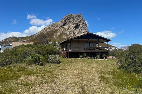 This charming 3 bedroom home in the picturesque biosphere that is Rooiels - a rare gem ...