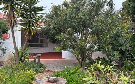 2 Bedroom House for sale in Port Owen