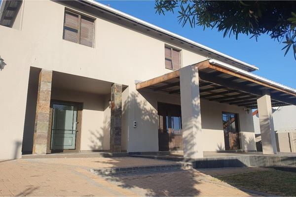 Stunning 4-Bedroom Family Home with Pool, Gym, and Cottage in Milnerton Ridge!
Welcome to 6 Clairwood Crescent, an exquisite residence ...