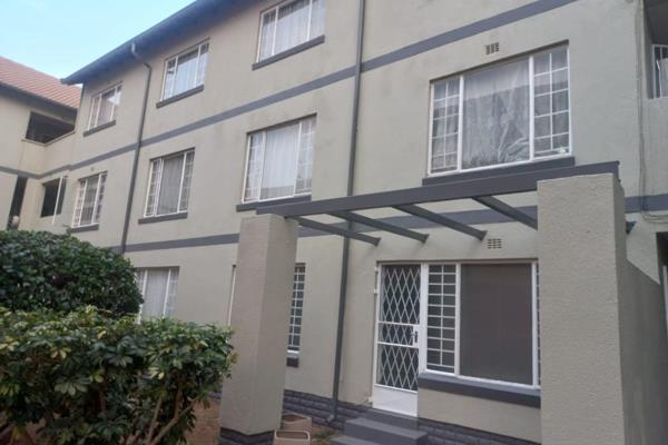 1 Bedroom Ground Floor Apartment In Brentwood Gardens

Spacious 1 bedroom unit in a secure complex with open plan layout
This ...