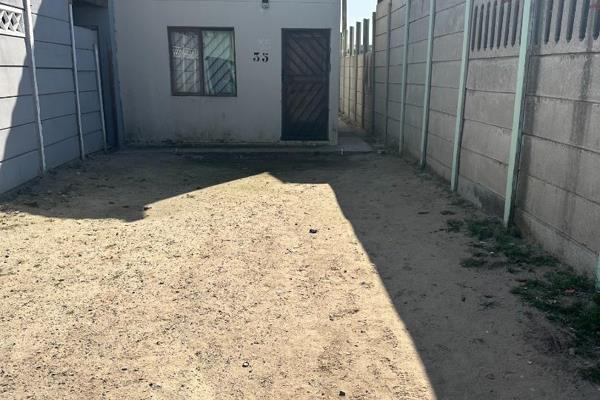 Hi this beautiful 2 bedroom property situated in heideveld idealy for a young couple that wane start a family
this property is just ...