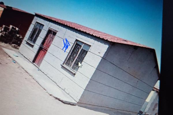 Priced to go, 

1 bed room house for sale in Daveyton. 

This house is built on a big stand with outside toilet. Inside, it ...