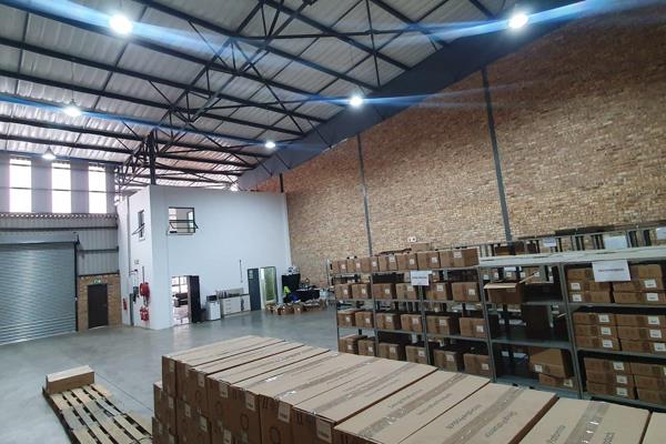 This 396 sqm unit offers a compact warehouse space with elite finishes, perfect for businesses needing efficient space and easy ...