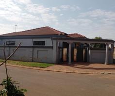 House for sale in Vosloorus Ext 6