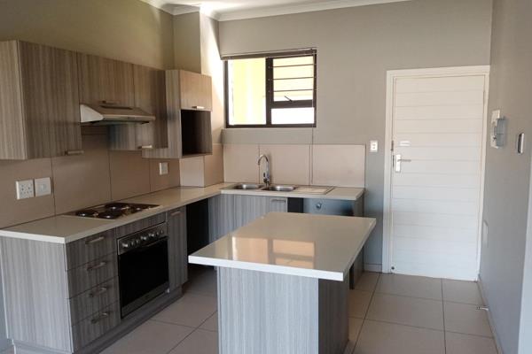 A beautiful and spacious ground floor apartment to let in Lilianton, Boksburg, next to the ERPM Golf Course.

This apartment is a 1 Bed ...