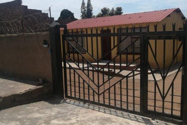 This 4-room house, located just 4 minutes drive away from Tshwane University of Technology, offers a fantastic investment opportunity. ...