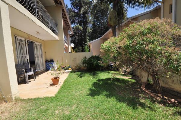 Move right into this stunning apartment!
Located in a prime area, it’s just minutes away from Benmore Shopping Centre and Sandton ...