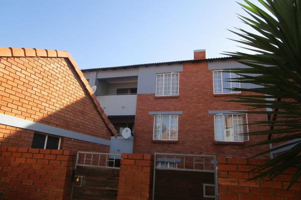 Top floor, corner apartment for sale in Die Hoewes in Centurion in a NO LOADSHEDDING ...