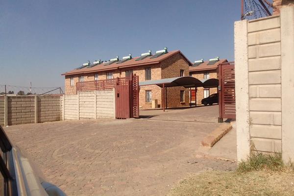 Apartment / FlatforsaleinOlievenhoutbos

