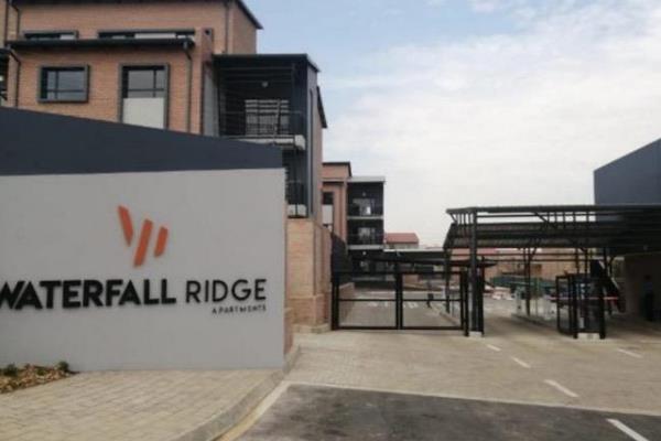 Modern and stylish 2 bed 2 bath 1st floor apartment for sale in Waterfall Ridge Complex,  Midrand. This epic 60sqm apartment has open plan kitchen and lounge leading on to the balcony. Main bedroom has en-suite bathroom with bath tub and 2nd bathroom comes with shower. The ...