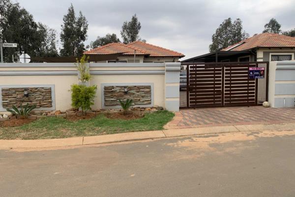 Stunning 3 bedroom home it’s now available for rental at Alliance in Benoni.

Looking for a place to call home? Look no father.

This ...