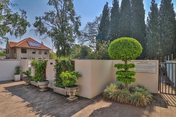 Welcome to the epitome of convenient, stylish, and exclusive living in the heart of Saxonwold. This lock-up-and-go garden unit offers a ...