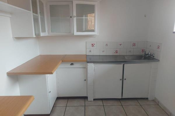 Description

1 spacious bedrooms with built-in wardrobes
1 bathroom and toilet
1 kitchen with cupboards
1 spacious lounge
a balcony for ...