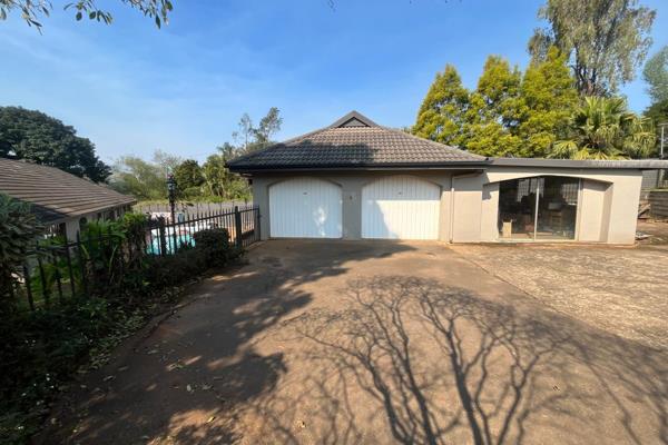 Pietermaritzburg 
Montrose
3 Bedroom
2 Bathrooms
Study
Open plan lounge and dining 
Fitted Kitchen 
Heated swimming pool 
2 ...