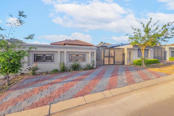 Move-In Ready 3-Bedroom Home in Riverside View

Situated near Makro Riversands and Riverside Square, this modern 3-bedroom, 2-bathroom ...