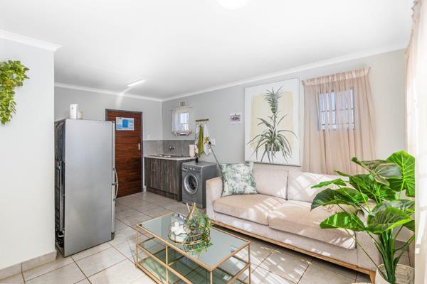 Welcome to this trendy and cosy two-bedroom house that offers a modern and pleasant lifestyle. Situated in a highly sought-after ...