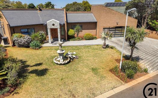 3 Bedroom House for sale in Sunward Park