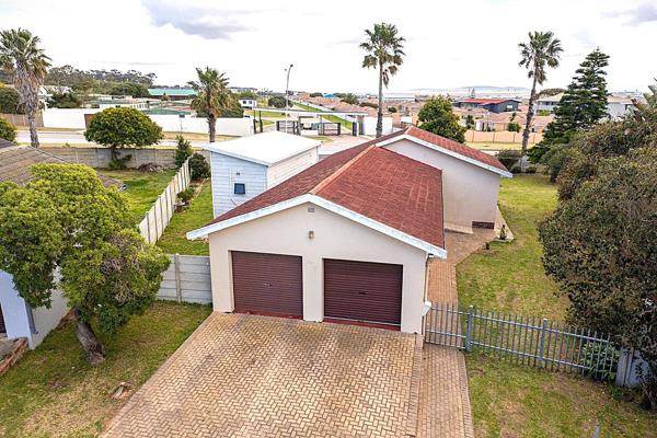 **Exclusive Mandate**
...Watch Video Attached...
In the heart of the residential area of Heiderand, Mossel Bay, lies this great three bedroom family home (with a one bedroom flatlet), looking for its next loving owners.

Upon entering the property, you will immediately be ...