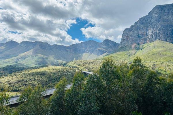 This marvelous piece of land is situated on the slopes of the Drakenstein mountains. It ...